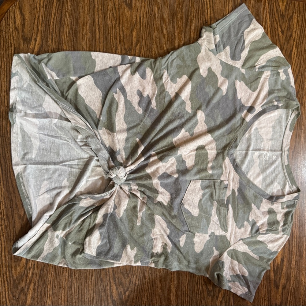 SO Camouflage V-Neck Pocket Tee